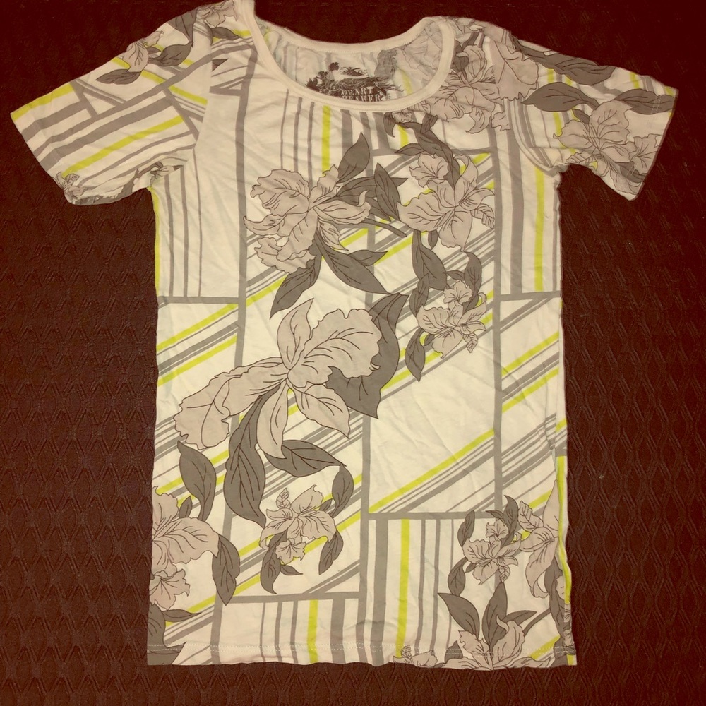 Modern floral top, extra comfy!